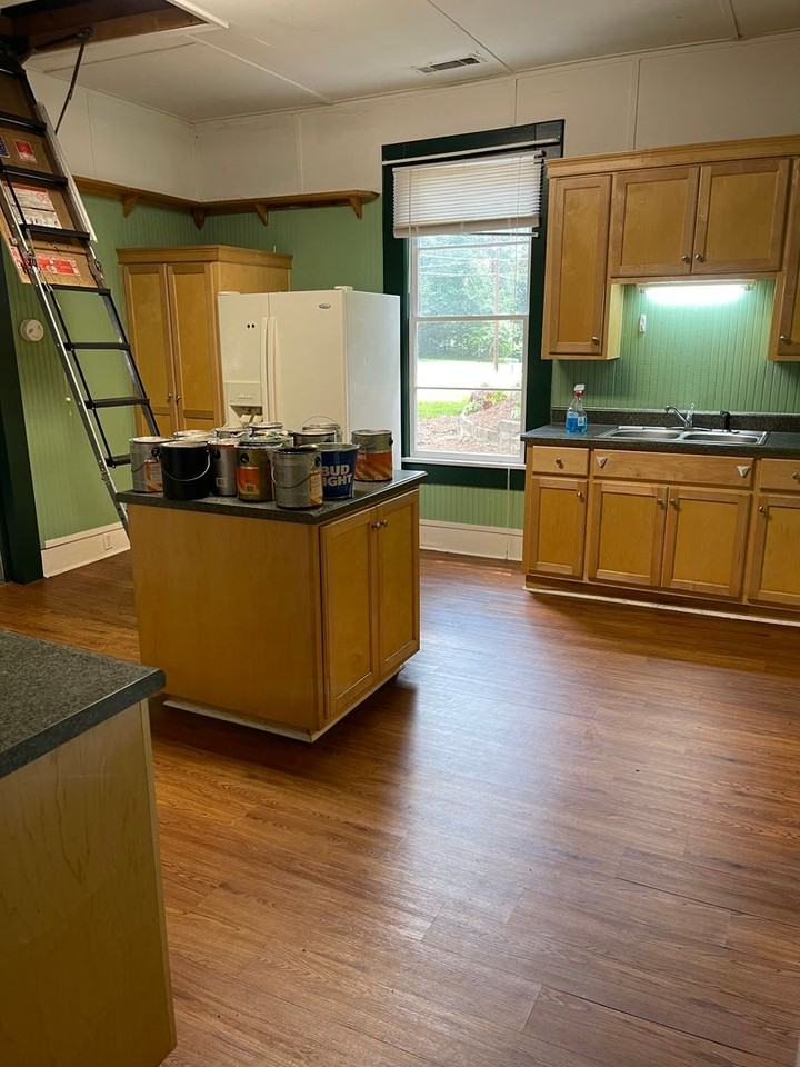 380 Bloomfield St - Photo 7 of 17