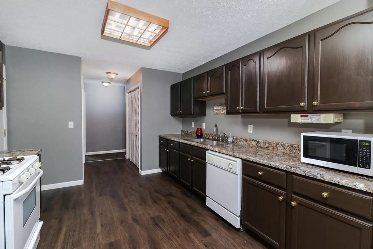 1622 Iowa St - Photo 4 of 27