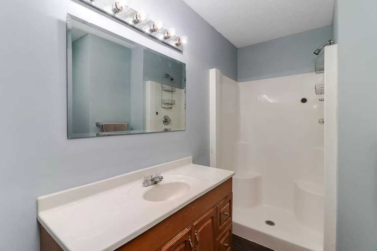 1622 Iowa St - Photo 3 of 27