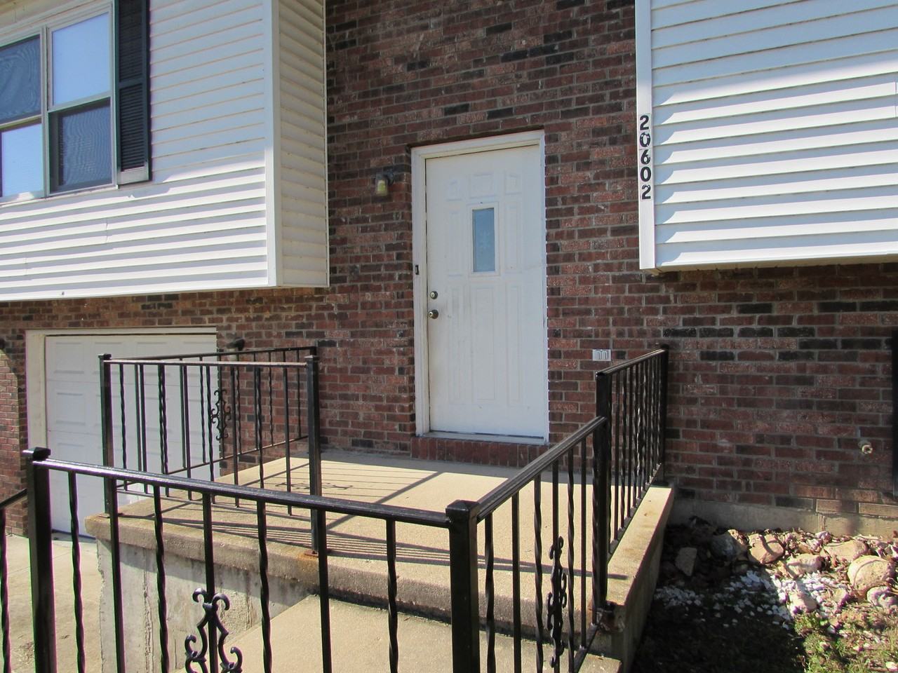 20602 Snicker Ct - Photo 2 of 33