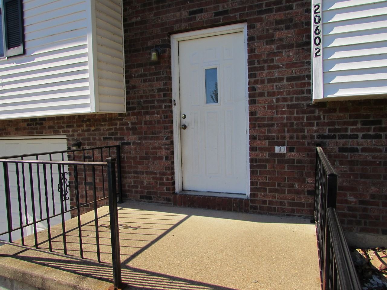 20602 Snicker Ct - Photo 4 of 33