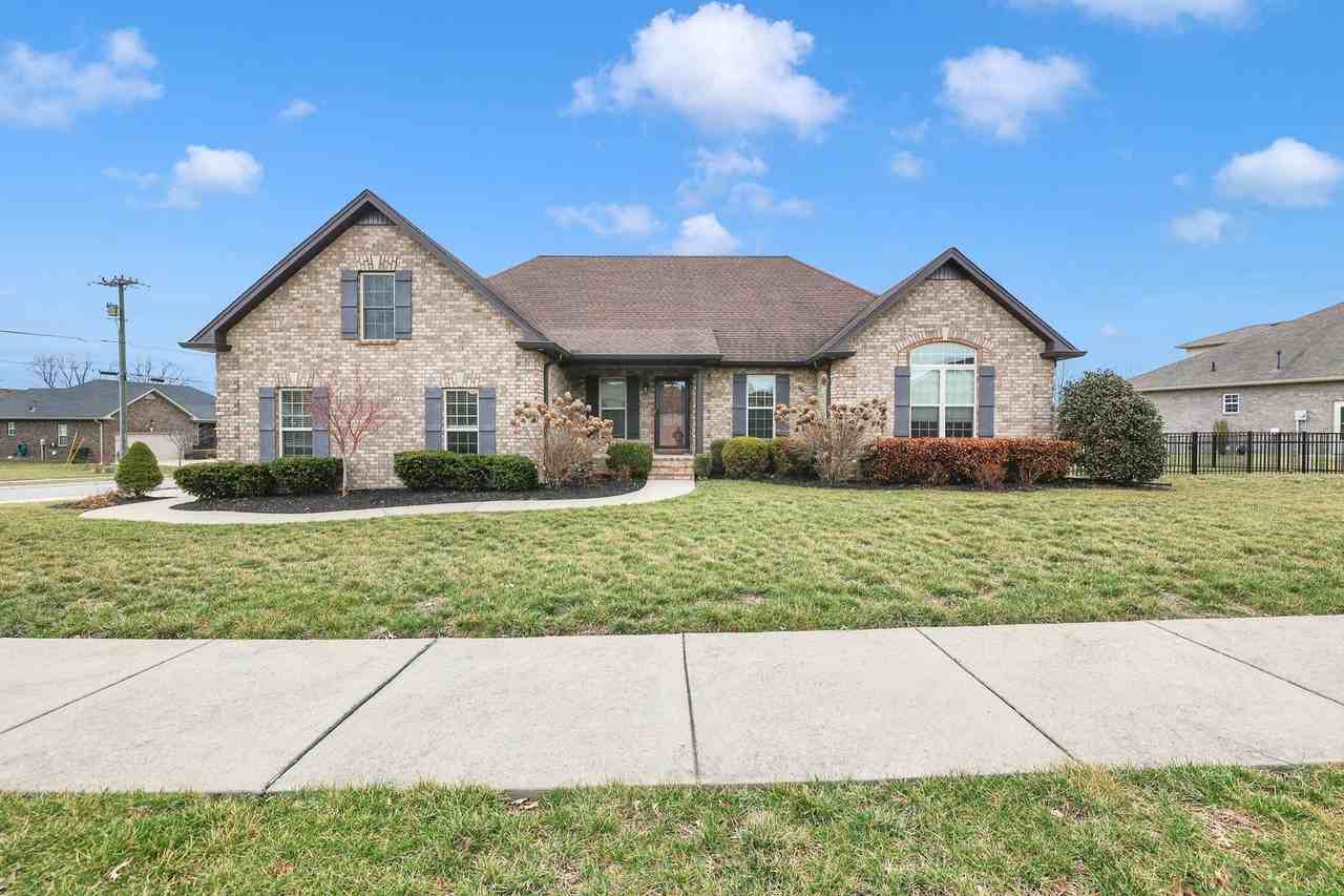 402 Lucy Cir - Photo 3 of 40