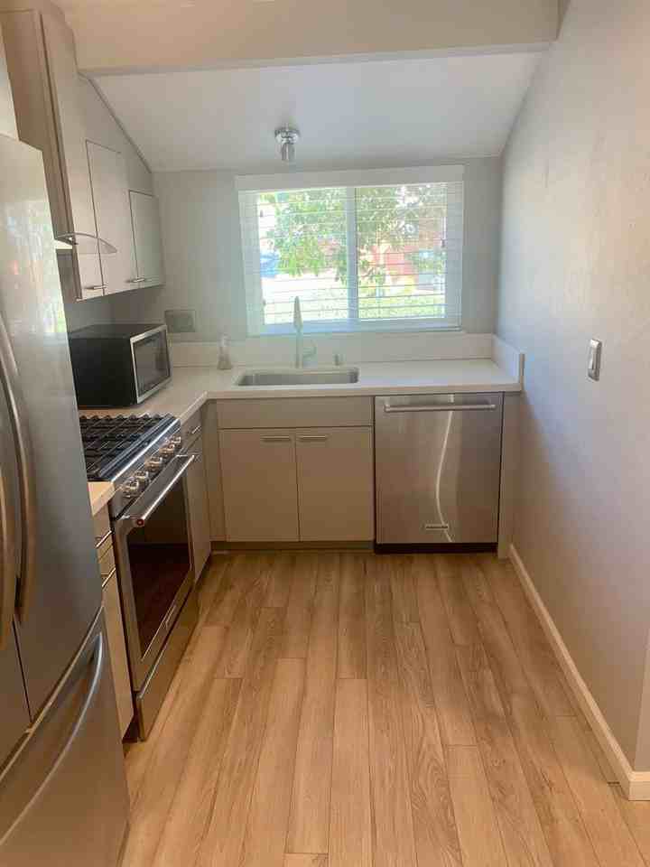 729 Bello St - Photo 3 of 26