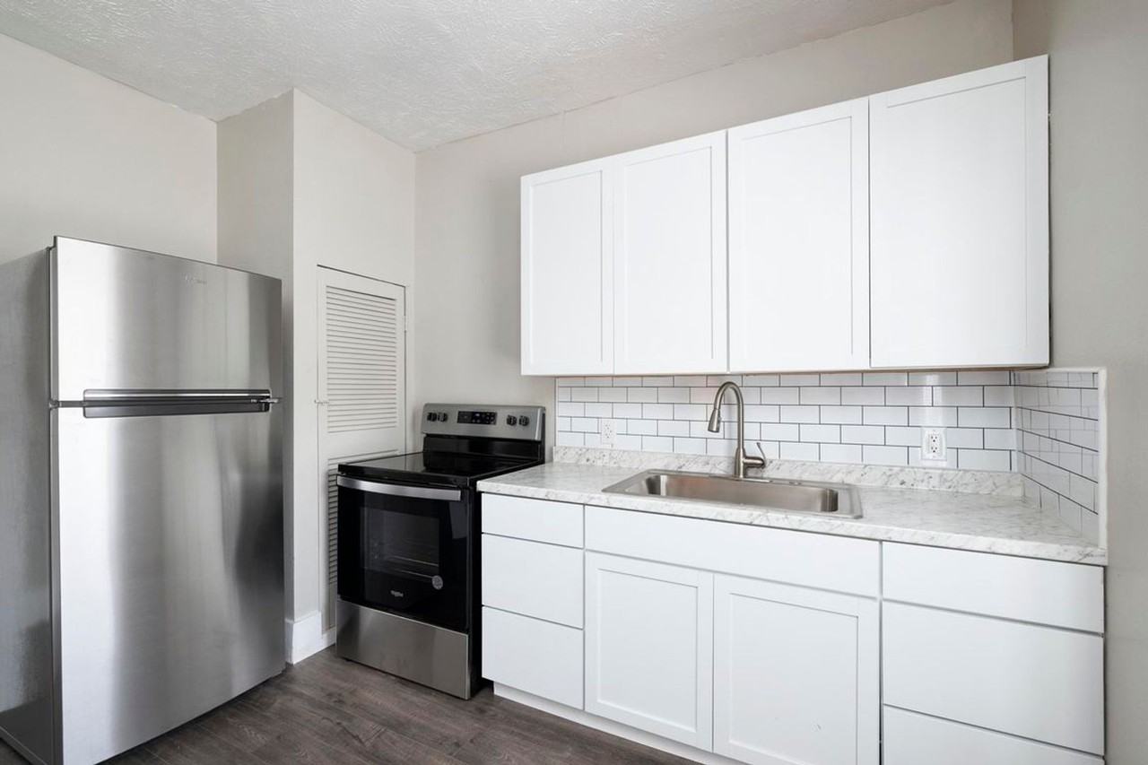 411 W Page St - Photo 3 of 19