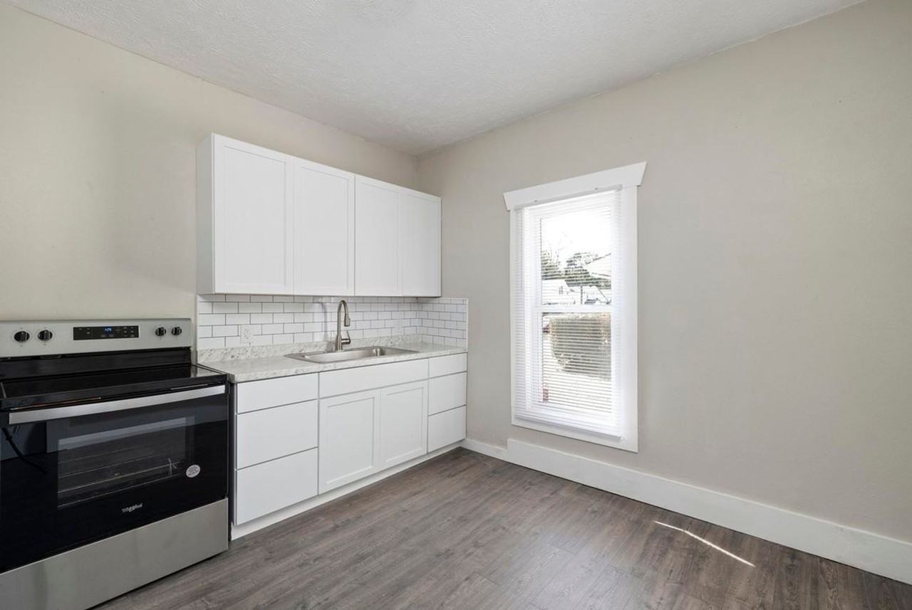 411 W Page St - Photo 4 of 19