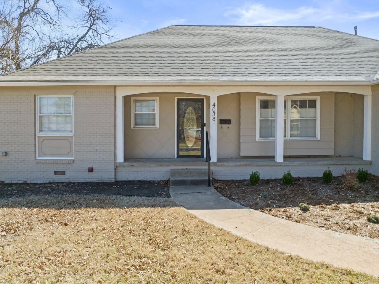 4038 E 48th St - Photo 3 of 33