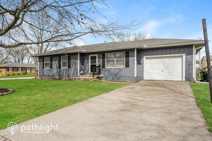 1900 Christopher St - Photo 2 of 19