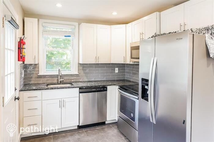 112 9th Ave - Photo 3 of 16