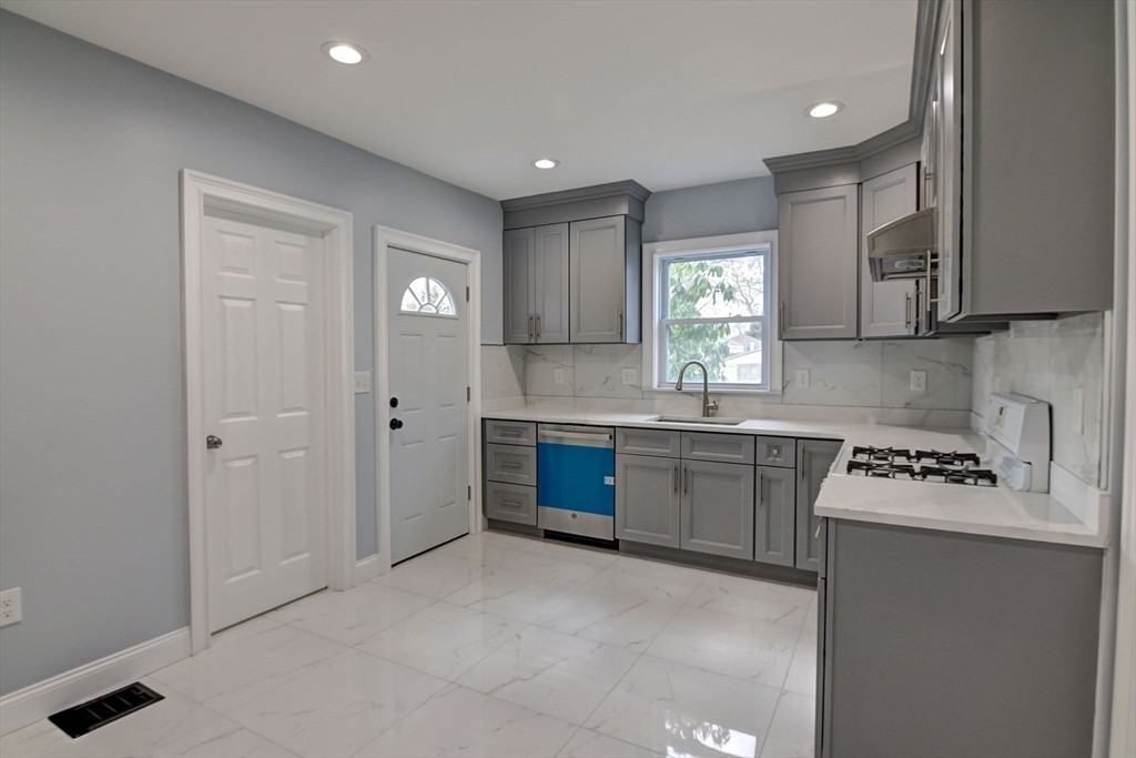 77 Rawson Rd #77 - Photo 3 of 22