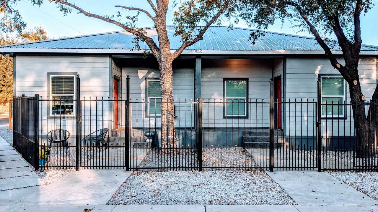 919 Hendricks Ave #B - Photo 2 of 18