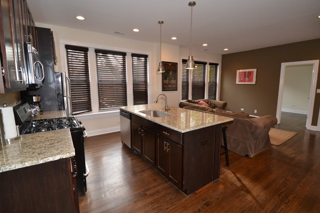 2506 2506 08 W. Argyle St. #2508-2 - Photo 3 of 14