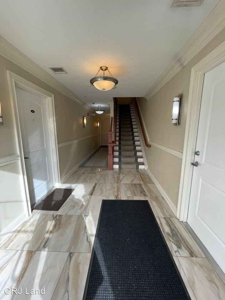 345 Edgerton Blvd - Photo 2 of 10