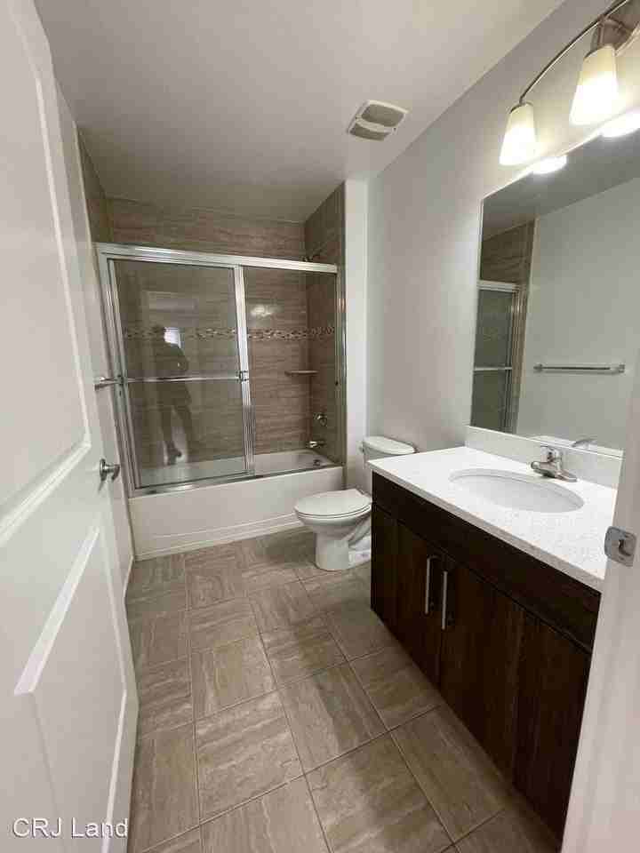 345 Edgerton Blvd - Photo 3 of 10