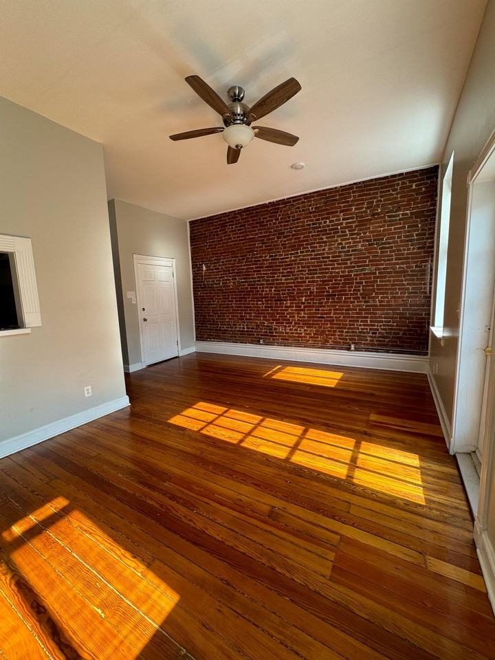 1711 S 8th St #B - Photo 2 of 10