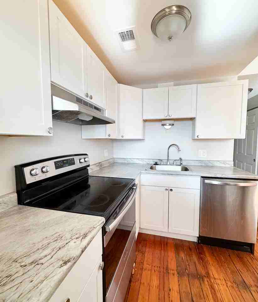 1711 S 8th St #B - Photo 3 of 10