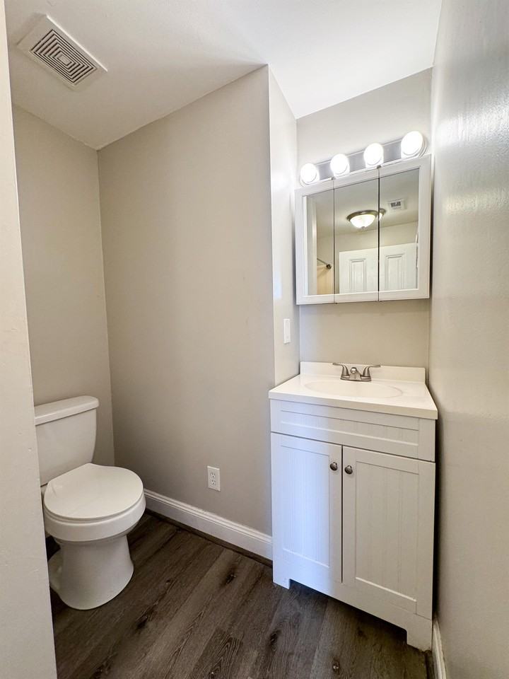 1711 S 8th St #B - Photo 5 of 10