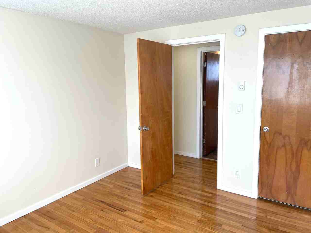 C2402 - Maple Court Apartments - Photo 7 of 18