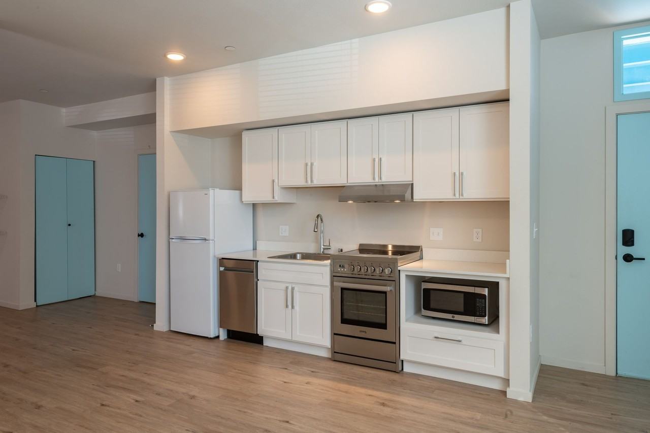 Ainsworth Terrace Apartments - Photo 2 of 21