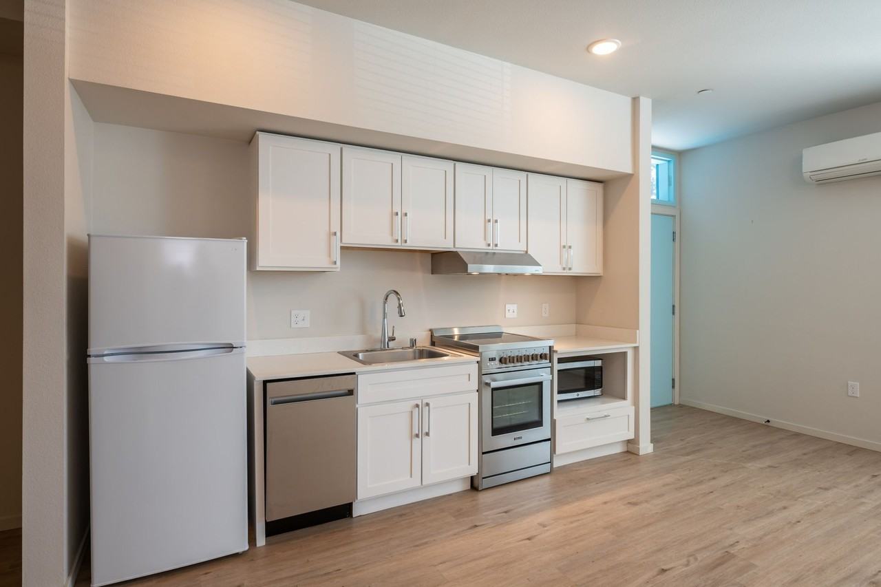 Ainsworth Terrace Apartments - Photo 3 of 21