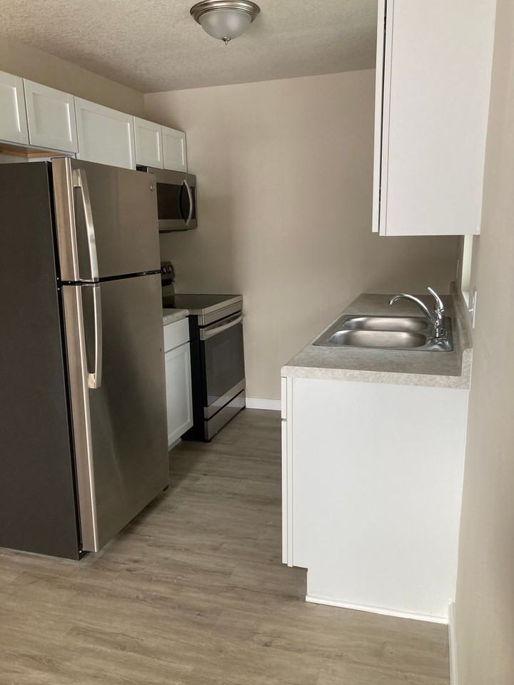 1105 Elder Ln - Photo 3 of 7