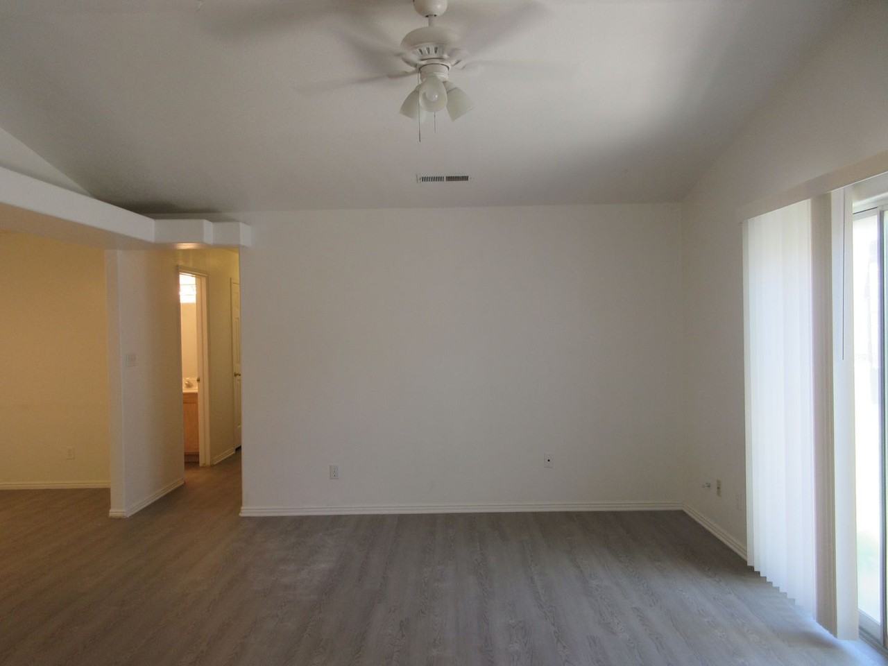 527 E 2015 N - Photo 3 of 24