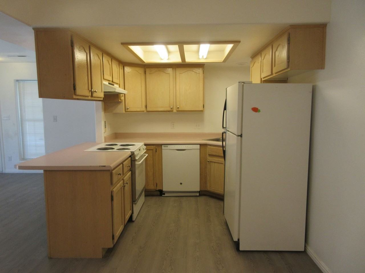 527 E 2015 N - Photo 4 of 24