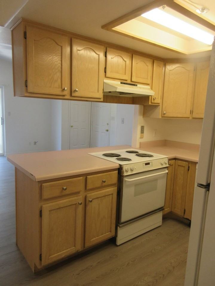 527 E 2015 N - Photo 5 of 24