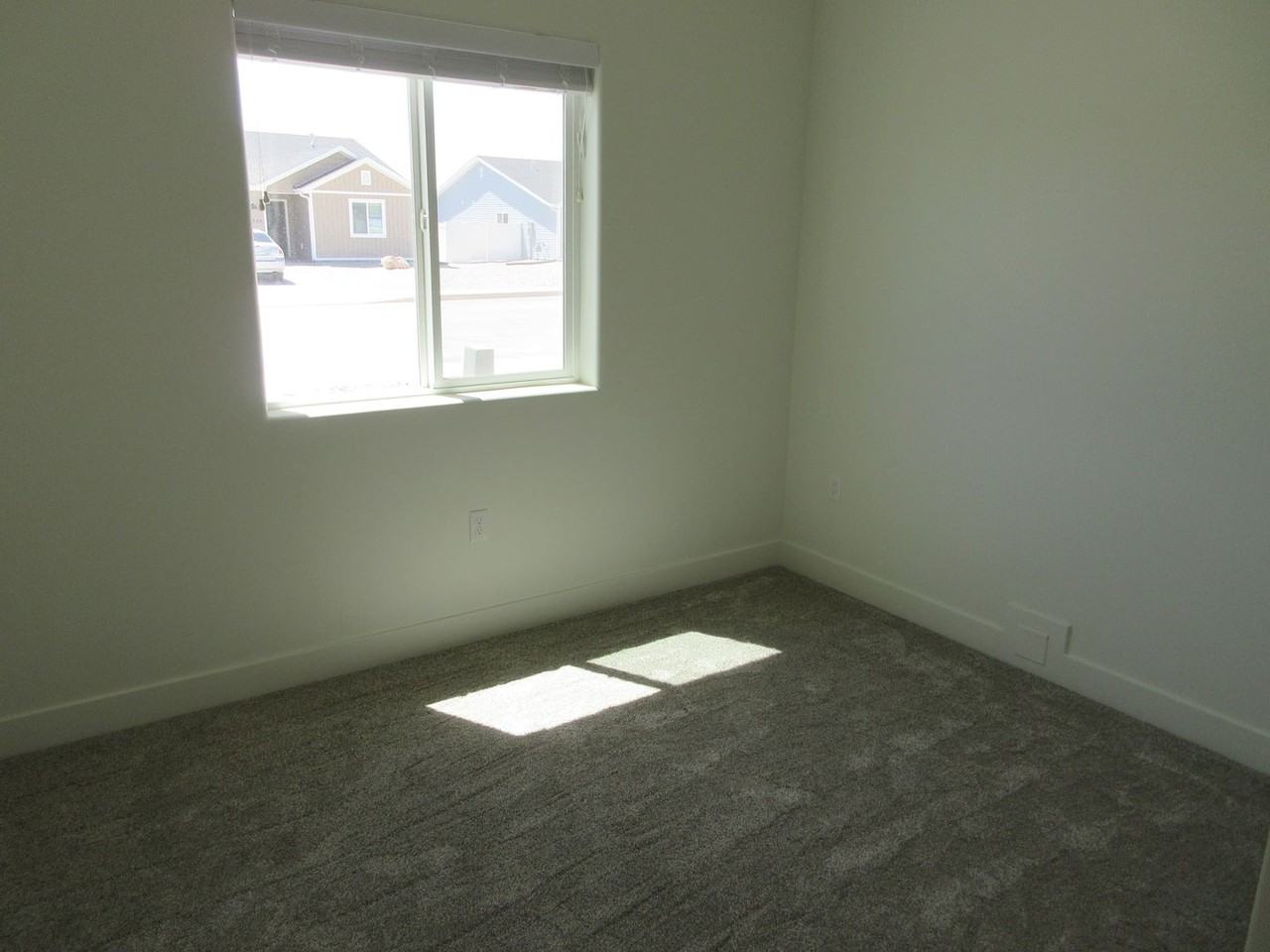 2260 N 550 W - Photo 3 of 15