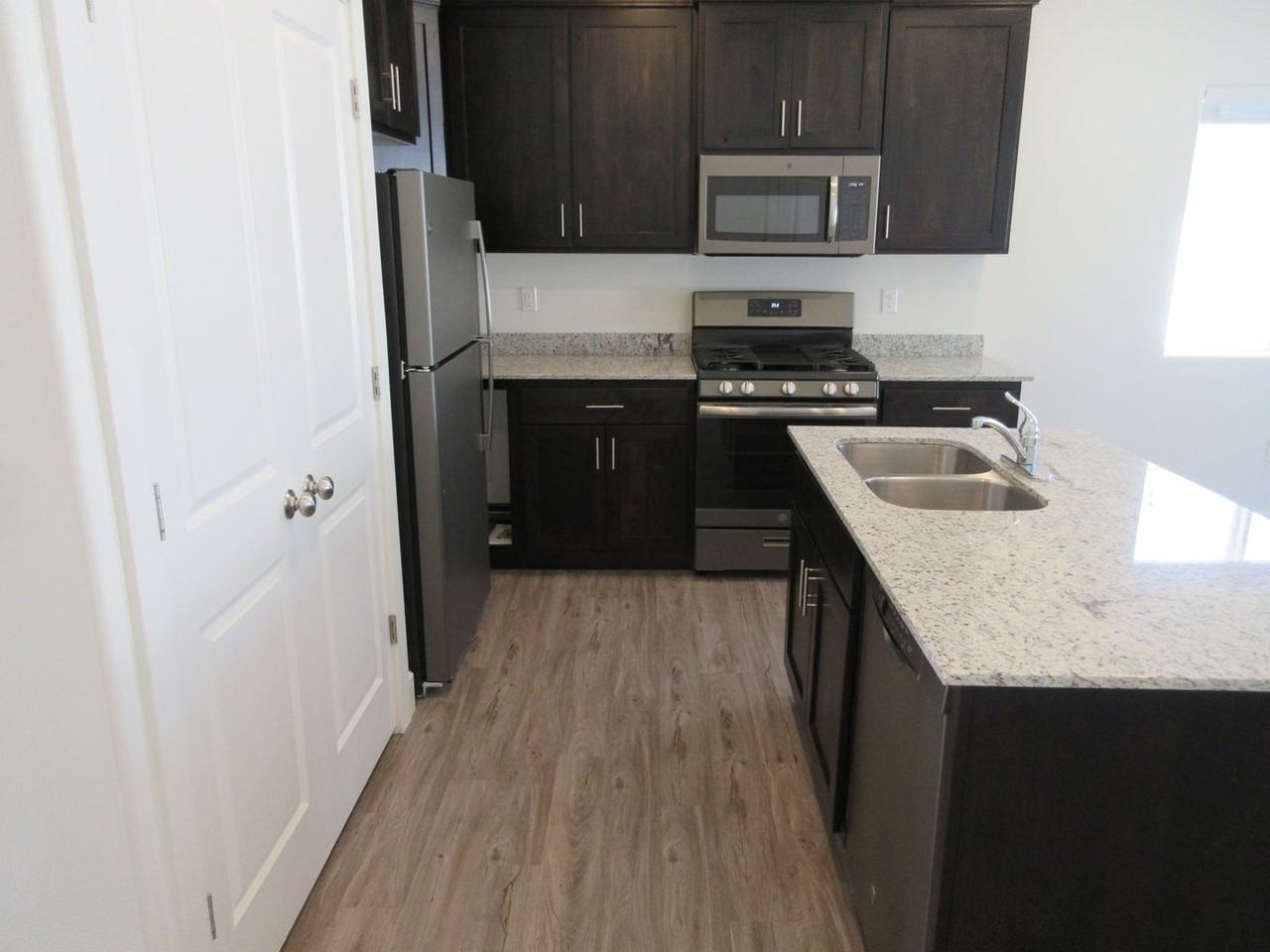 2260 N 550 W - Photo 6 of 15