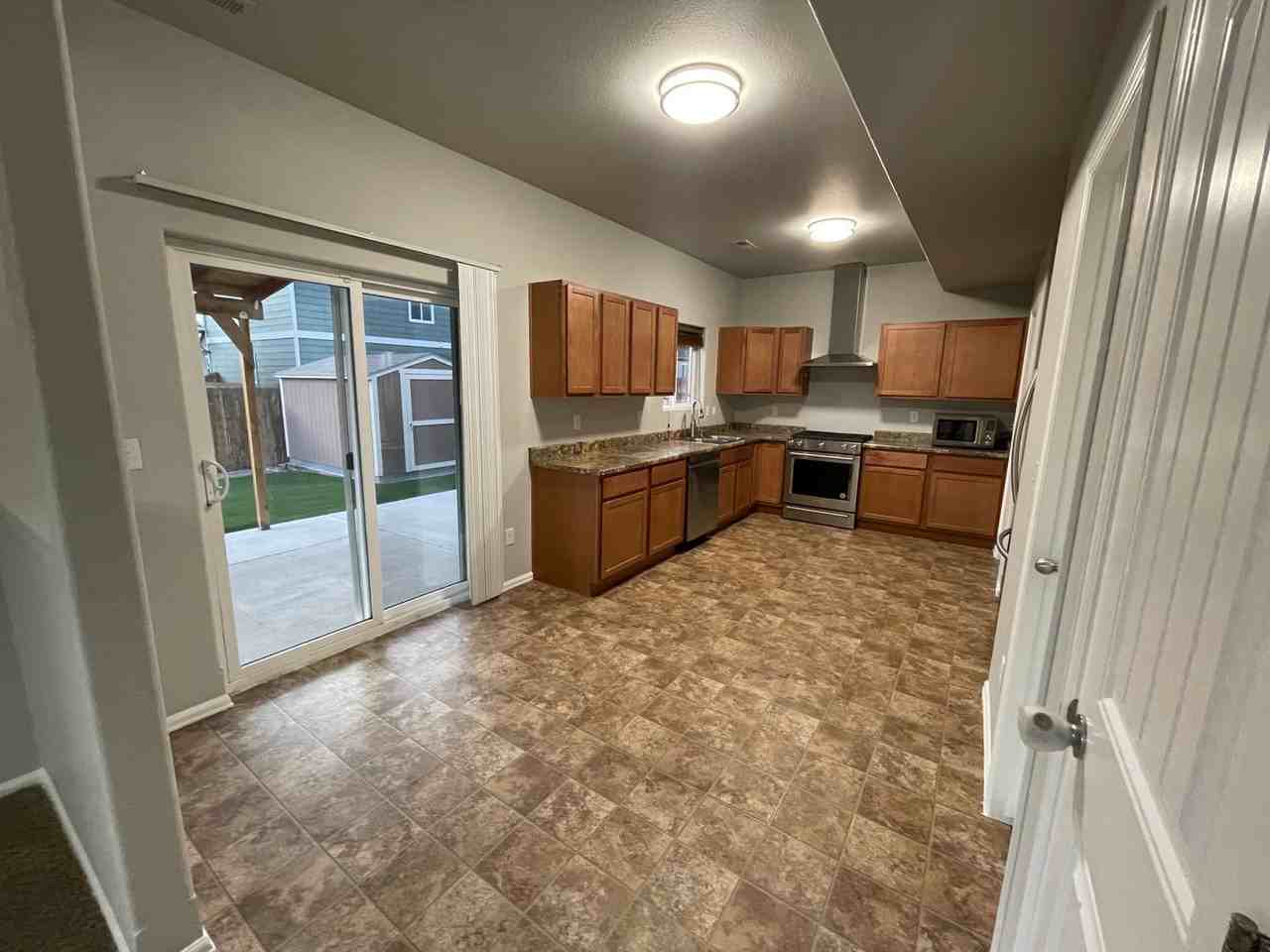 8097 Hardwood Cir - Photo 3 of 16
