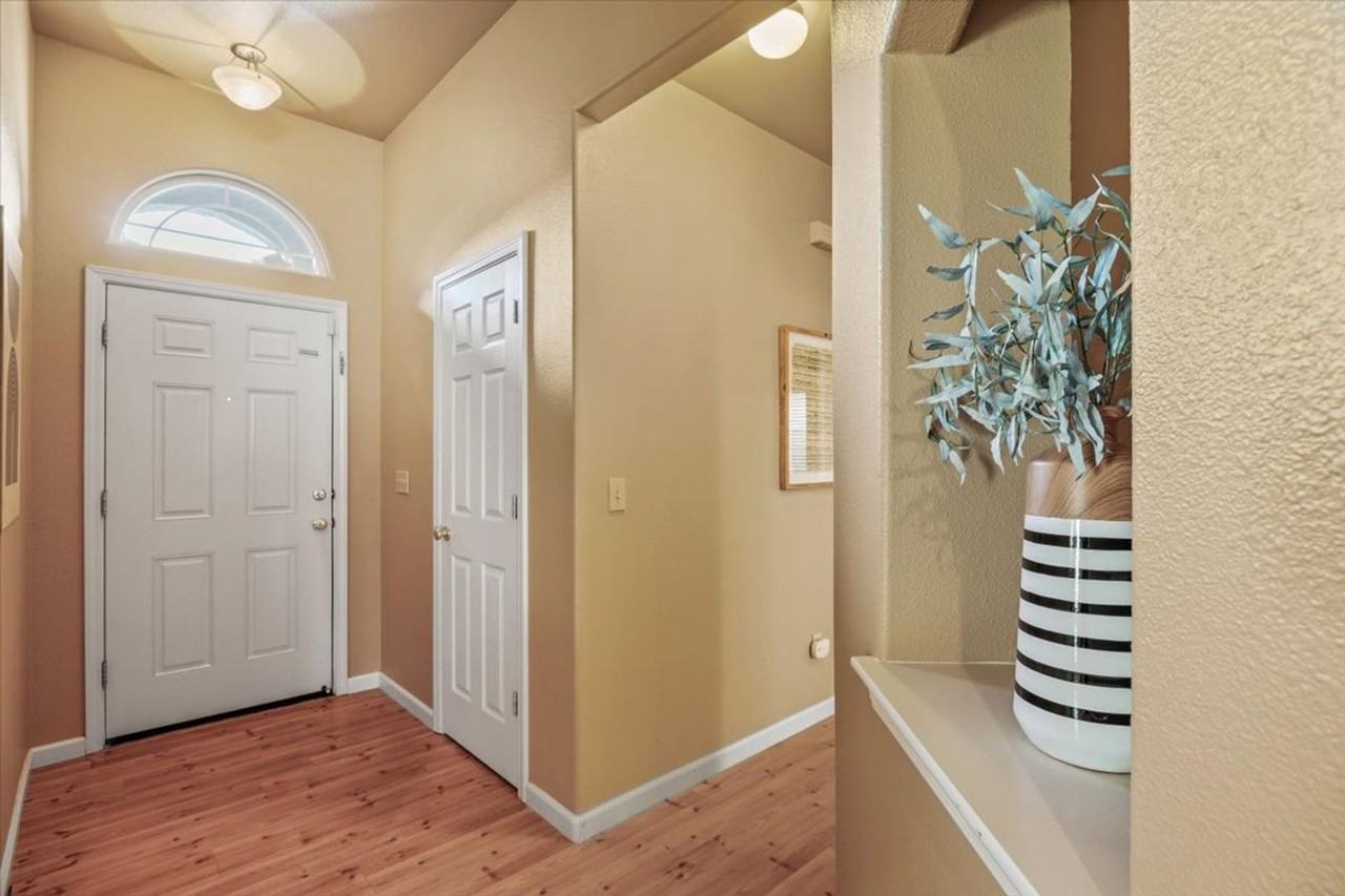 2520 Duffy Dr - Photo 2 of 19