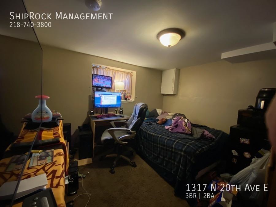 1317 N 20th Ave E - Photo 2 of 8