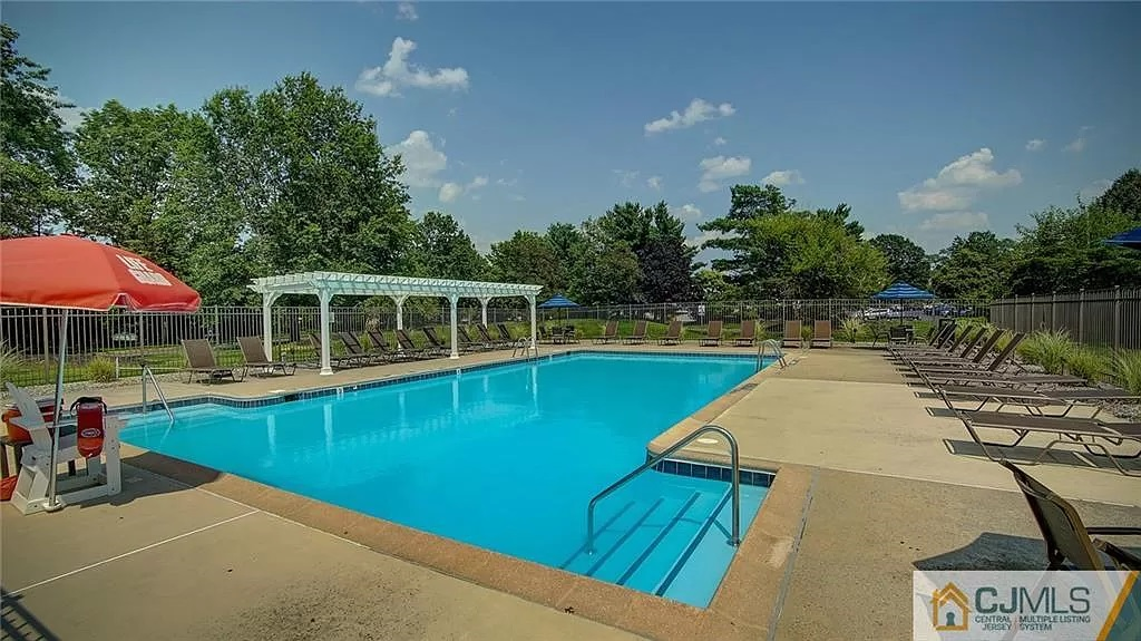 11 Covington Ct #11 - Photo 2 of 20