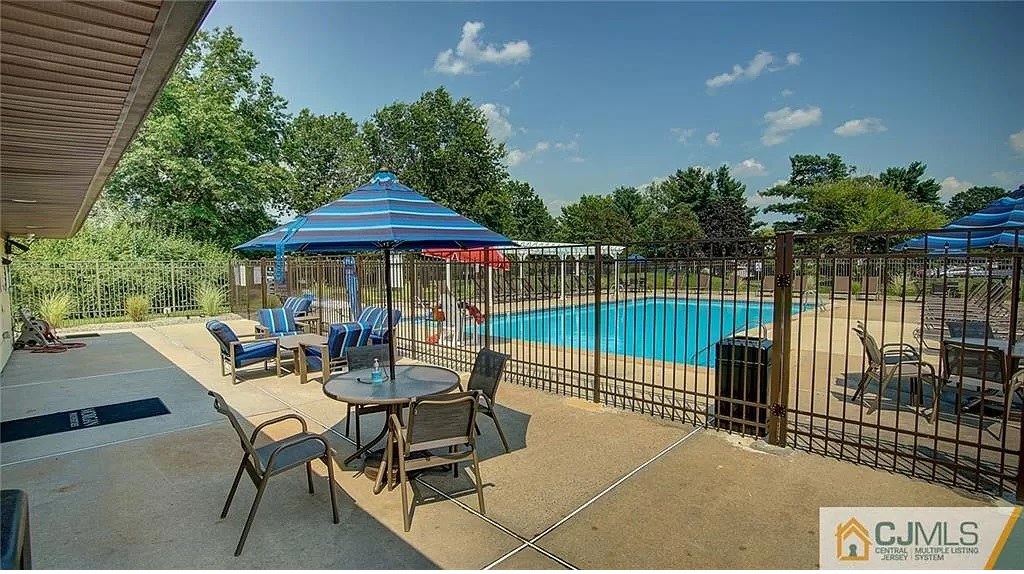 11 Covington Ct #11 - Photo 3 of 20