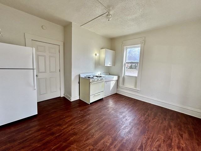 400 6th Pl Nw #2-2 - Photo 2 of 7