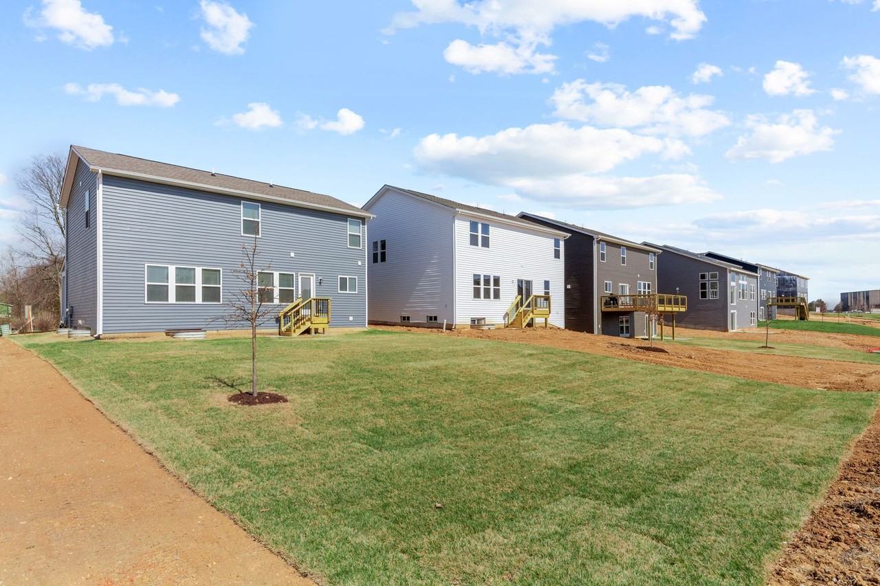 126 Cardow Dr - Photo 4 of 32
