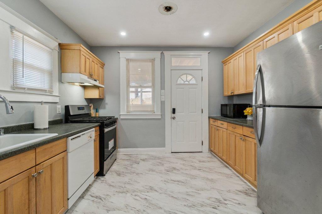 Barbara Ave - Photo 6 of 11