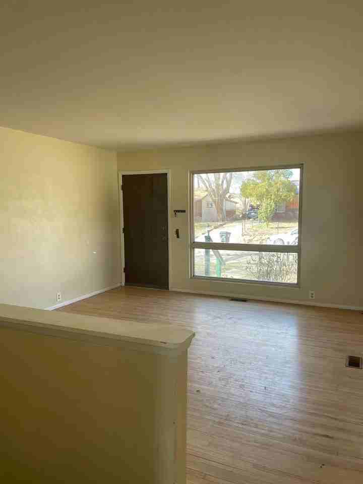 508 S Valley Rd - Photo 3 of 10