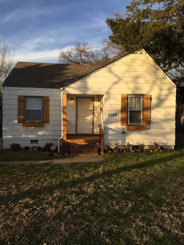 2249 Nw 37th St - Photo 2 of 12