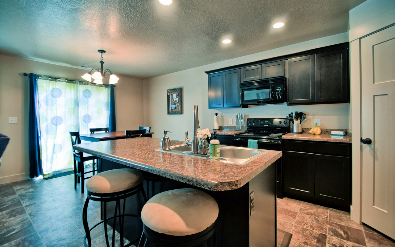 505 S 340 W - Photo 2 of 18