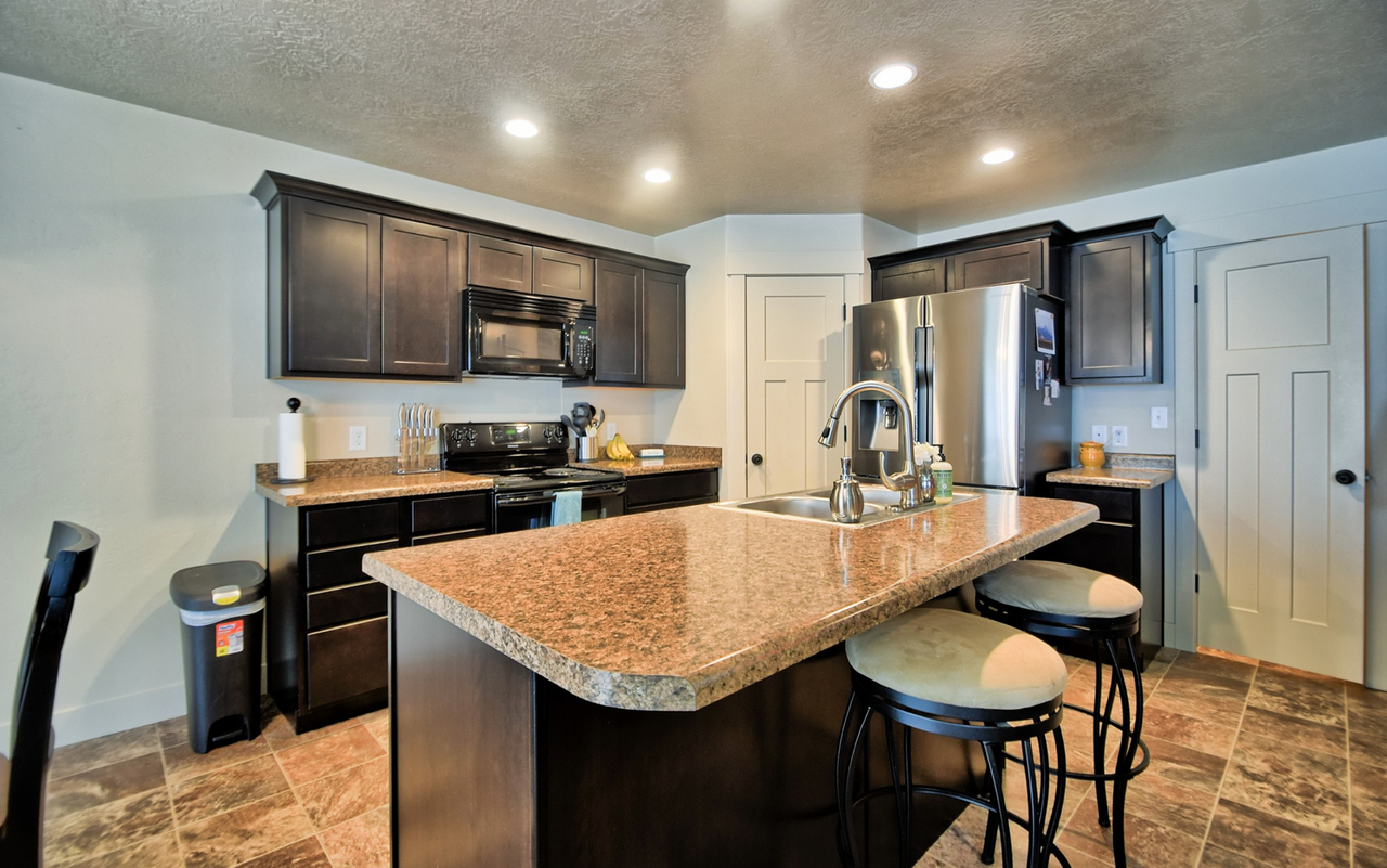 505 S 340 W - Photo 3 of 18