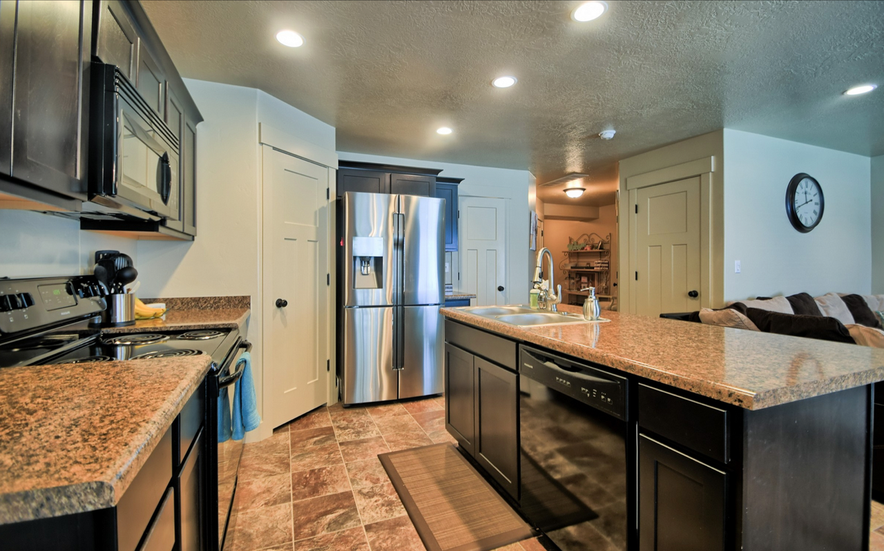 505 S 340 W - Photo 5 of 18