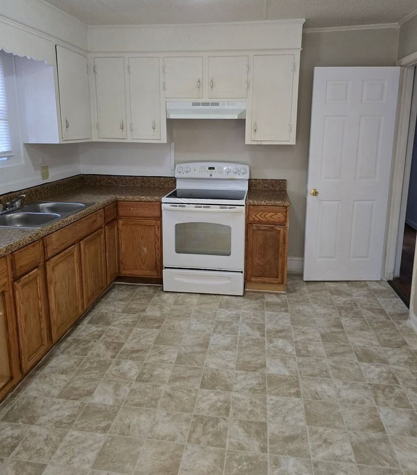 1006 Birchwood Dr - Photo 3 of 21