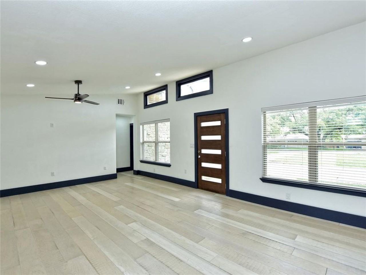 11800 Tedford St - Photo 3 of 21