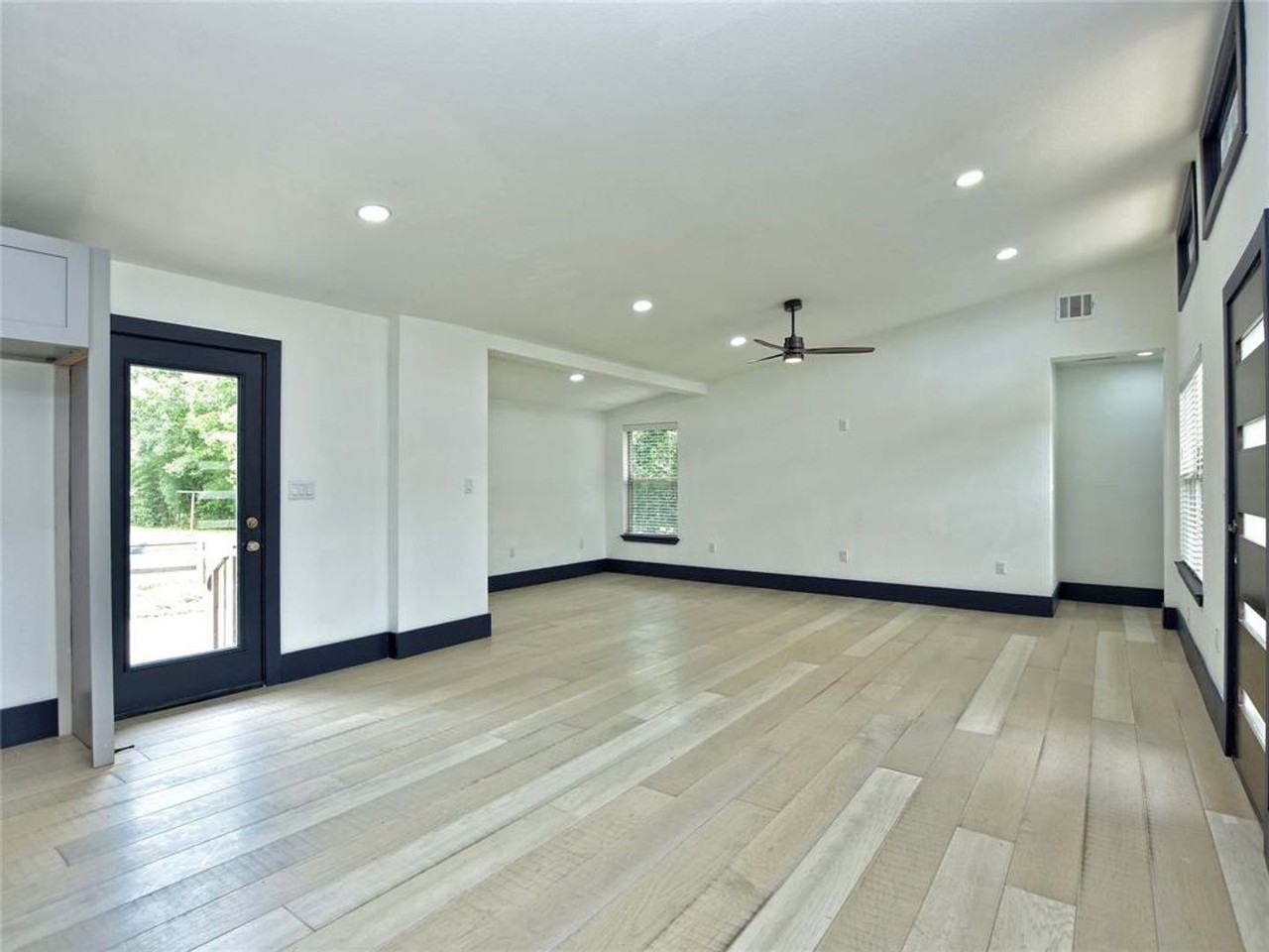 11800 Tedford St - Photo 4 of 21