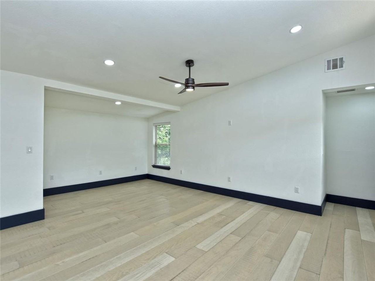 11800 Tedford St - Photo 5 of 21