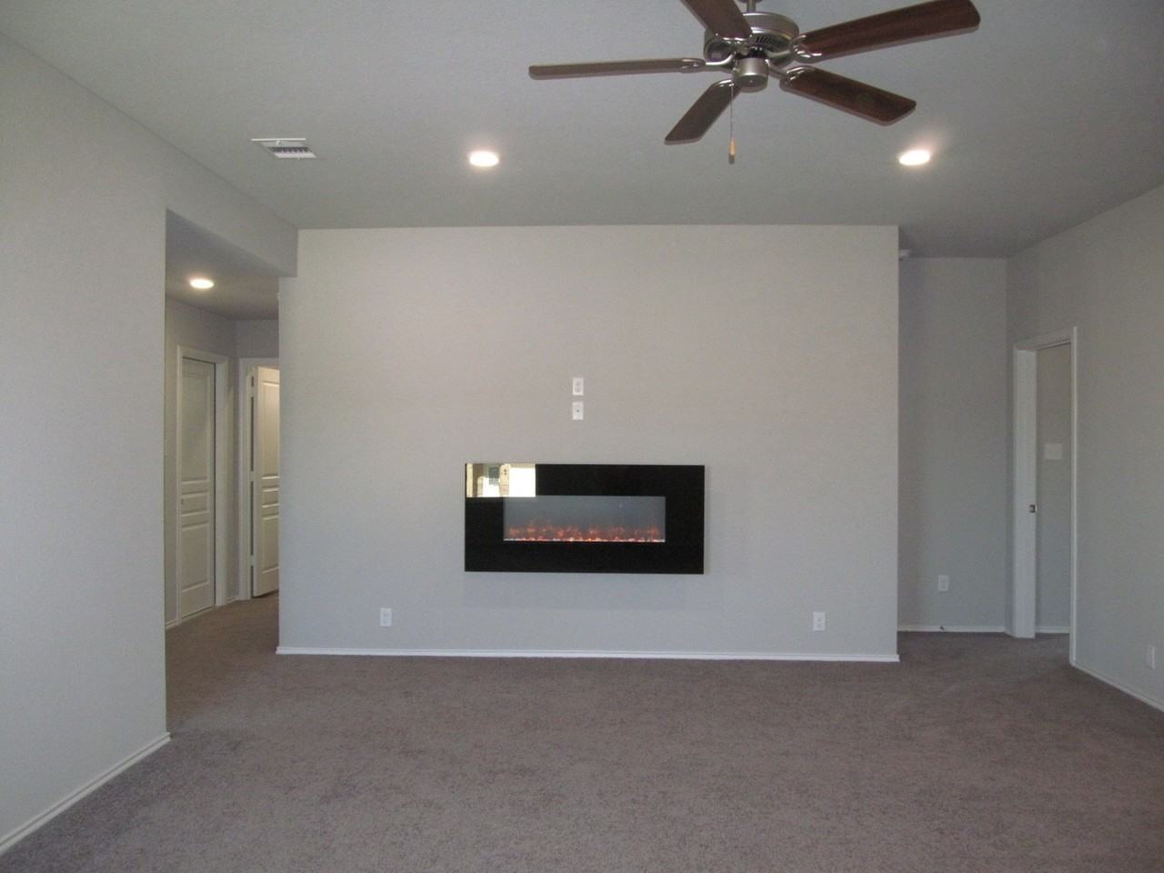 2500 Elk Creek St - Photo 2 of 15