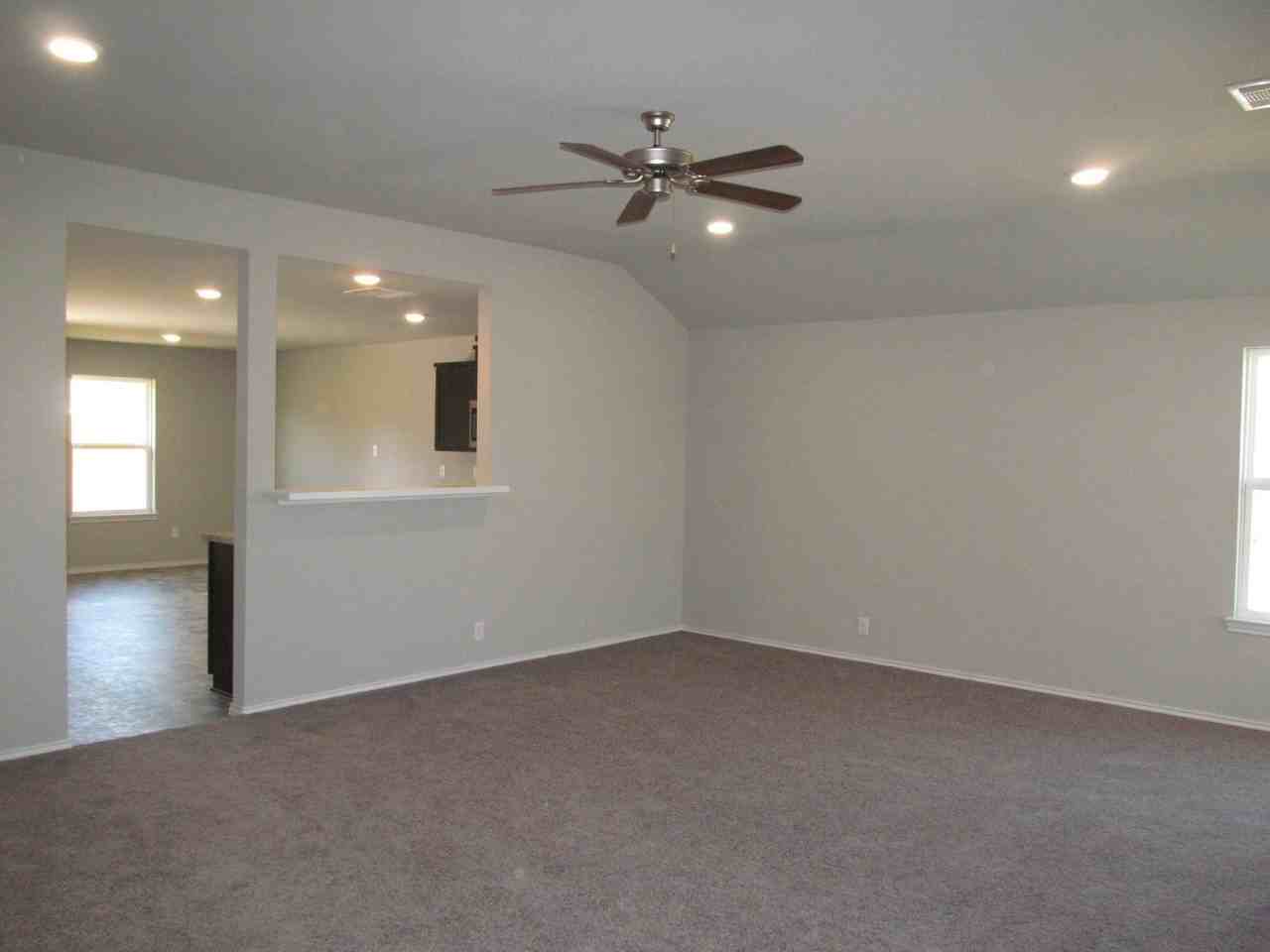 2500 Elk Creek St - Photo 4 of 15