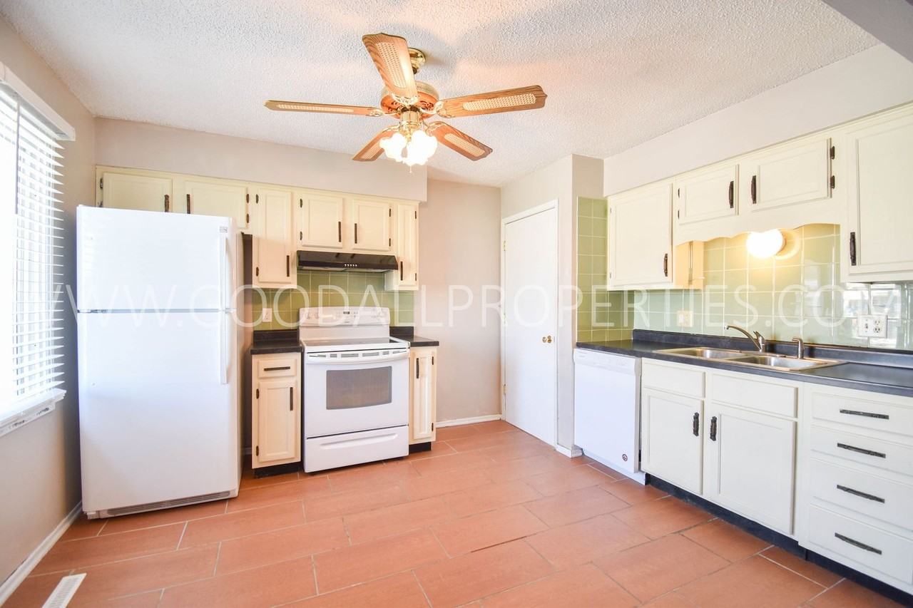 3425 Merle Hay Rd - Photo 2 of 15