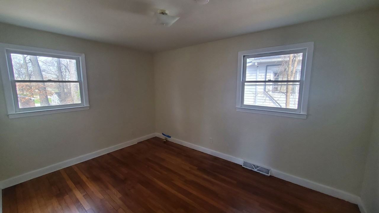 703 Bluford St - Photo 3 of 7